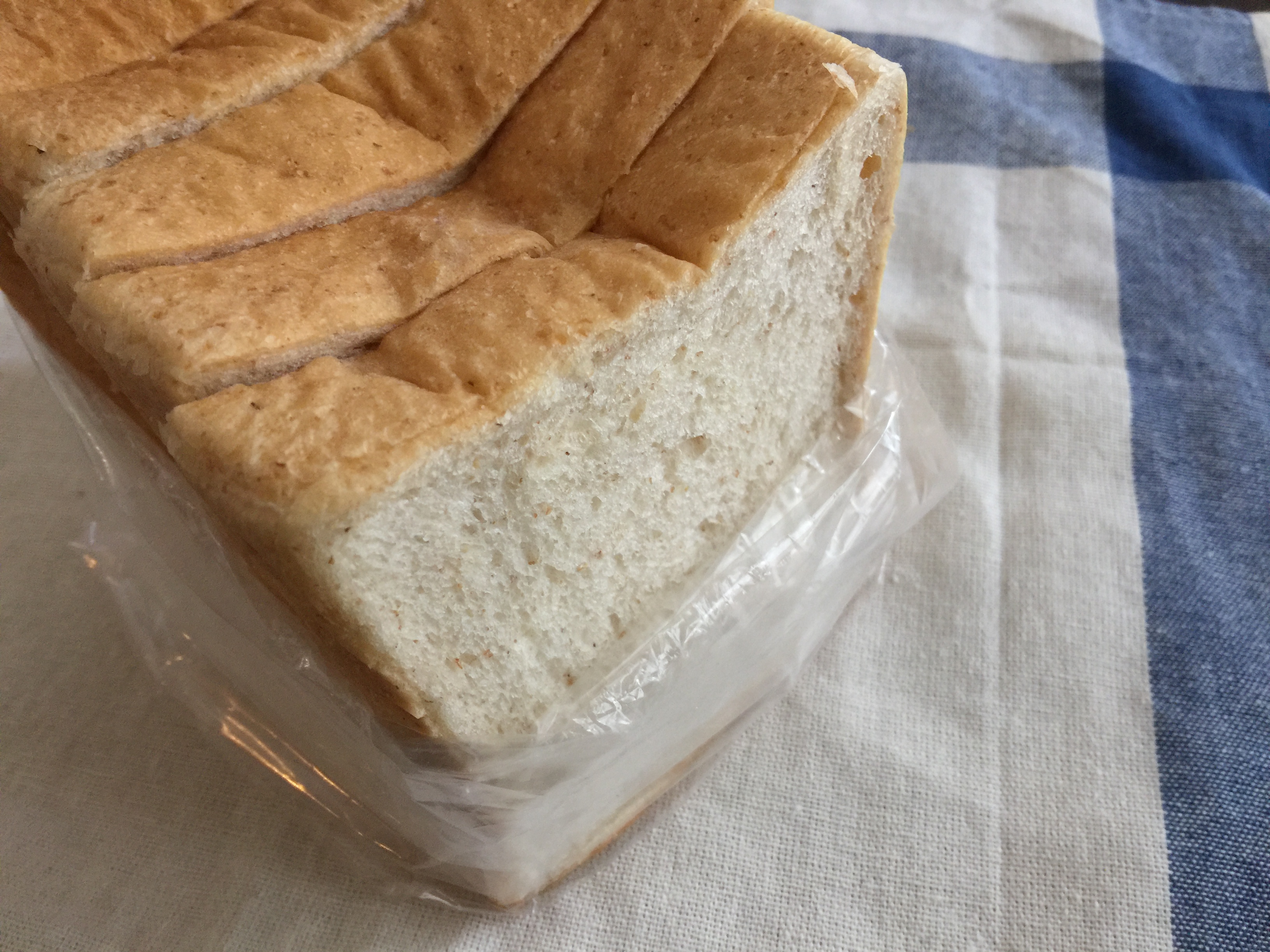 美唄市のパン屋さんストウブの食パン
