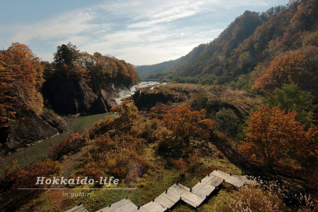 北海道の紅葉の名所「夕張市　滝の上自然公園」