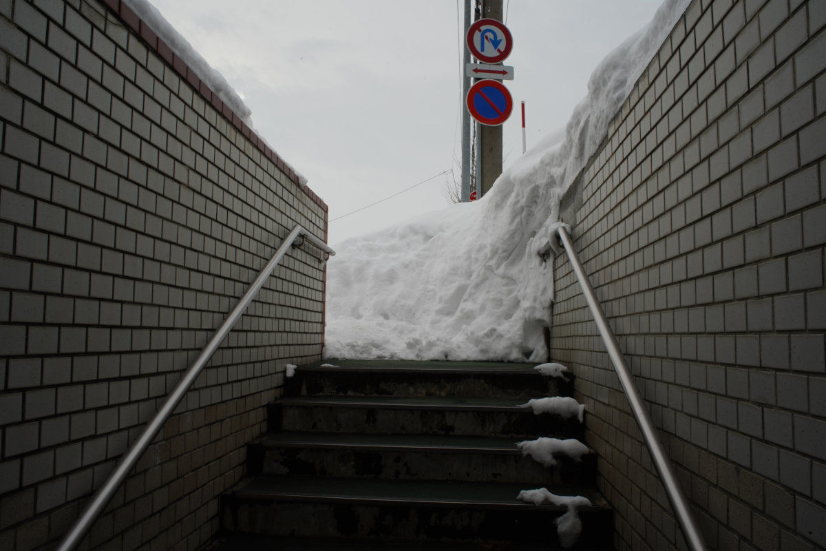 2019年1月23日のある地下道出入口の積雪